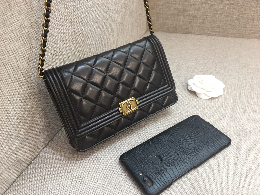 Lambskin Wallet On Chain Shoulder Bag A33814 Black/Gold